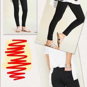 2 pair size Large black Umgee leggings/jeggings